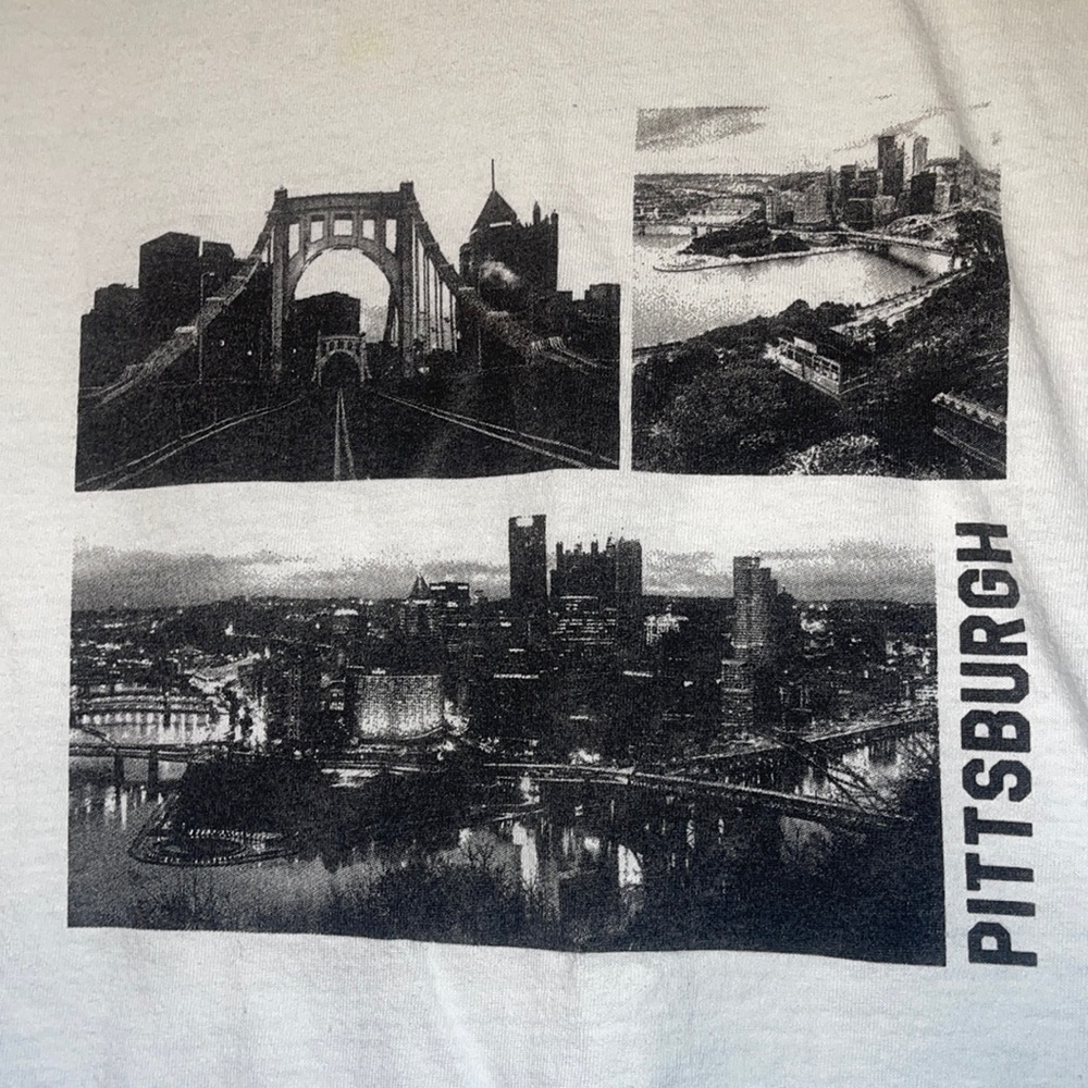 D73 Pittsburgh City scape skyline tee Medium